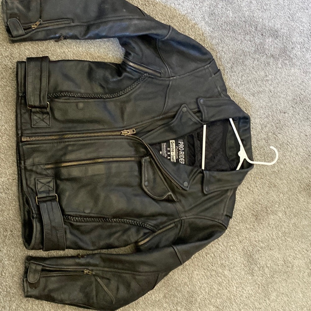 Pro rider with removable thermal insulation. All snaps and zippers work.